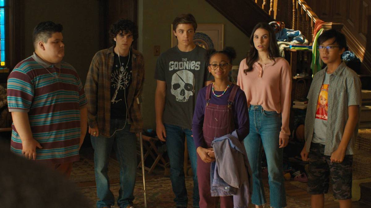 The Shazam! team in their child forms, standing in their living room.