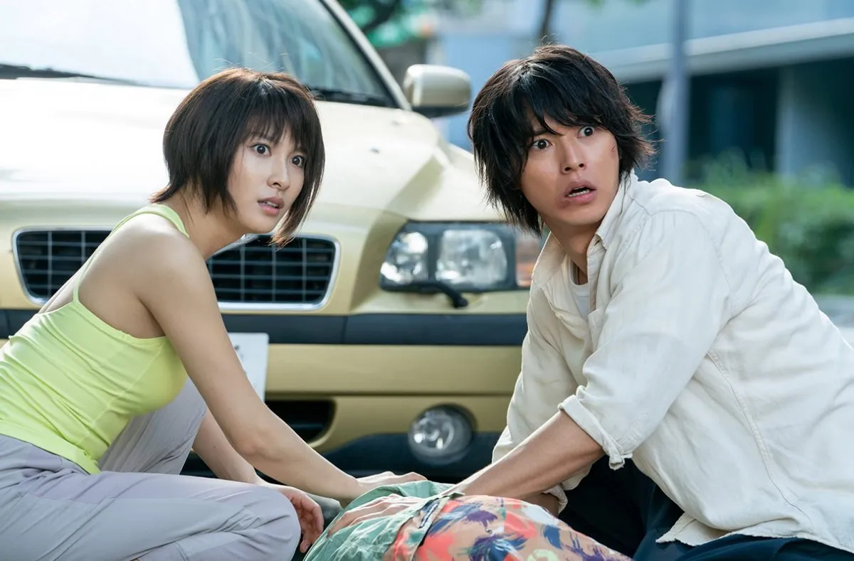 Tao Tsuchiya and Kento Yamazaki as Usagi and Arisu in Alice in Borderland (Netflix)