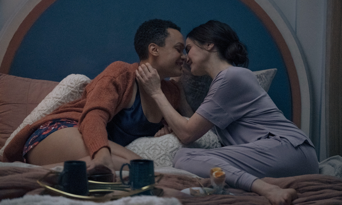 Genevieve (Britne Oldford) and Beverly (Rachel Weisz) share a moment of romantic intimacy in 'Dead Ringers'