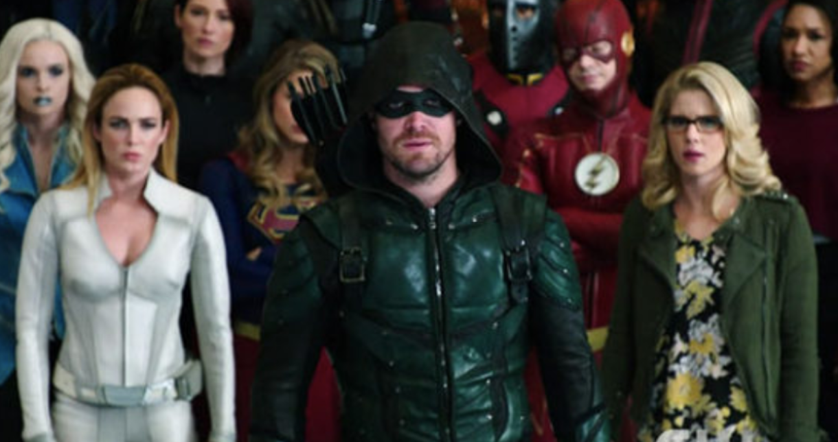 Green Arrow stands in front of a group of heroes 