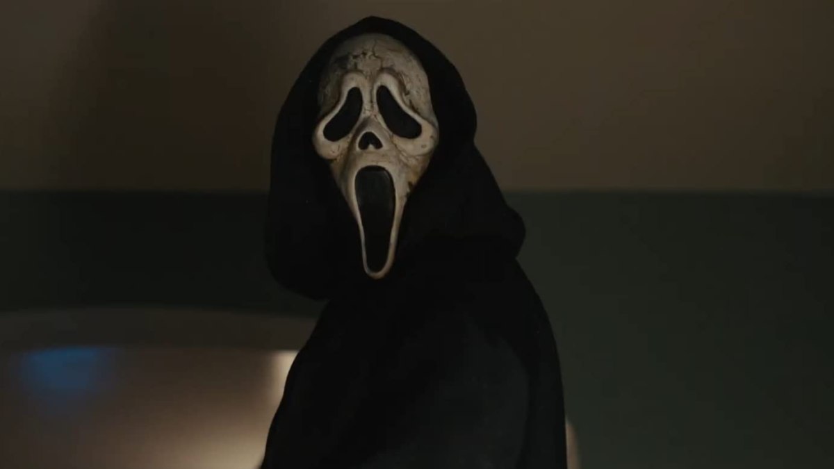 Ghostface wearing one of the older masks in Scream VI