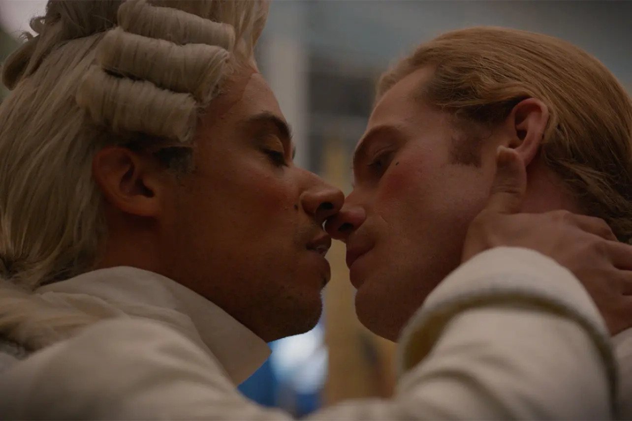 Louis x Lestat (Loustat) getting ready to kiss each other at the Mardi Gras celebration in Interview with the Vampire season 1