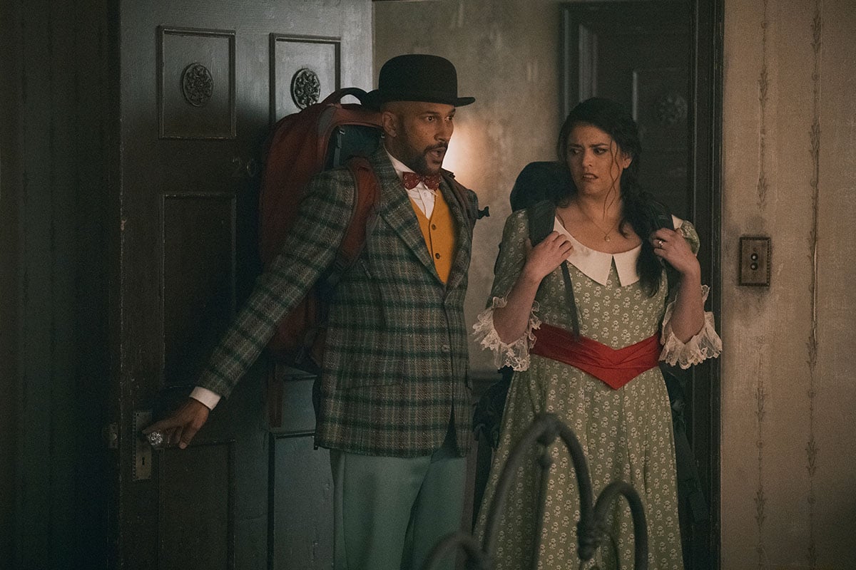 Keegan-Michael Key and Cecily Strong as Josh and Melissa hanging out in Schmicago