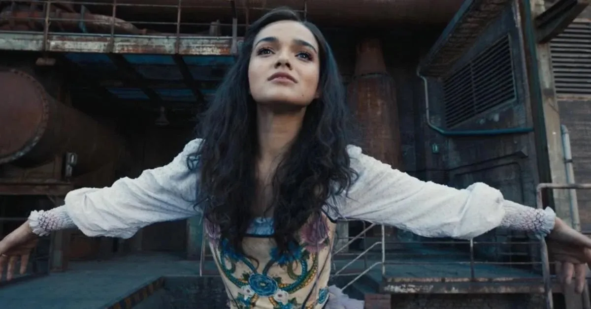 Lucy Gray Baird, played by Rachel Zegler, bows at her Reaping in the trailer for The Hunger Games: The Ballad of Songbirds and Snakes