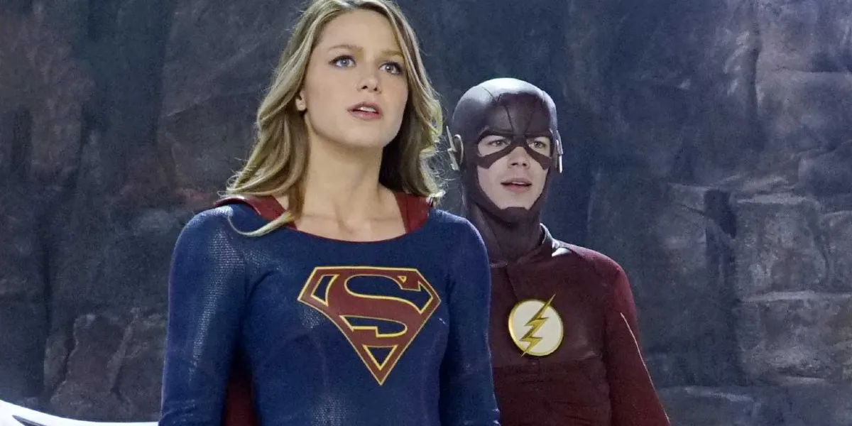Melissa Benoist as Supergirl and Grant Gustin as The Flash in Supergirl season 1, episode 18 "World's Finest"