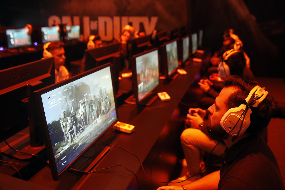 Rows of gamers play Call of Duty