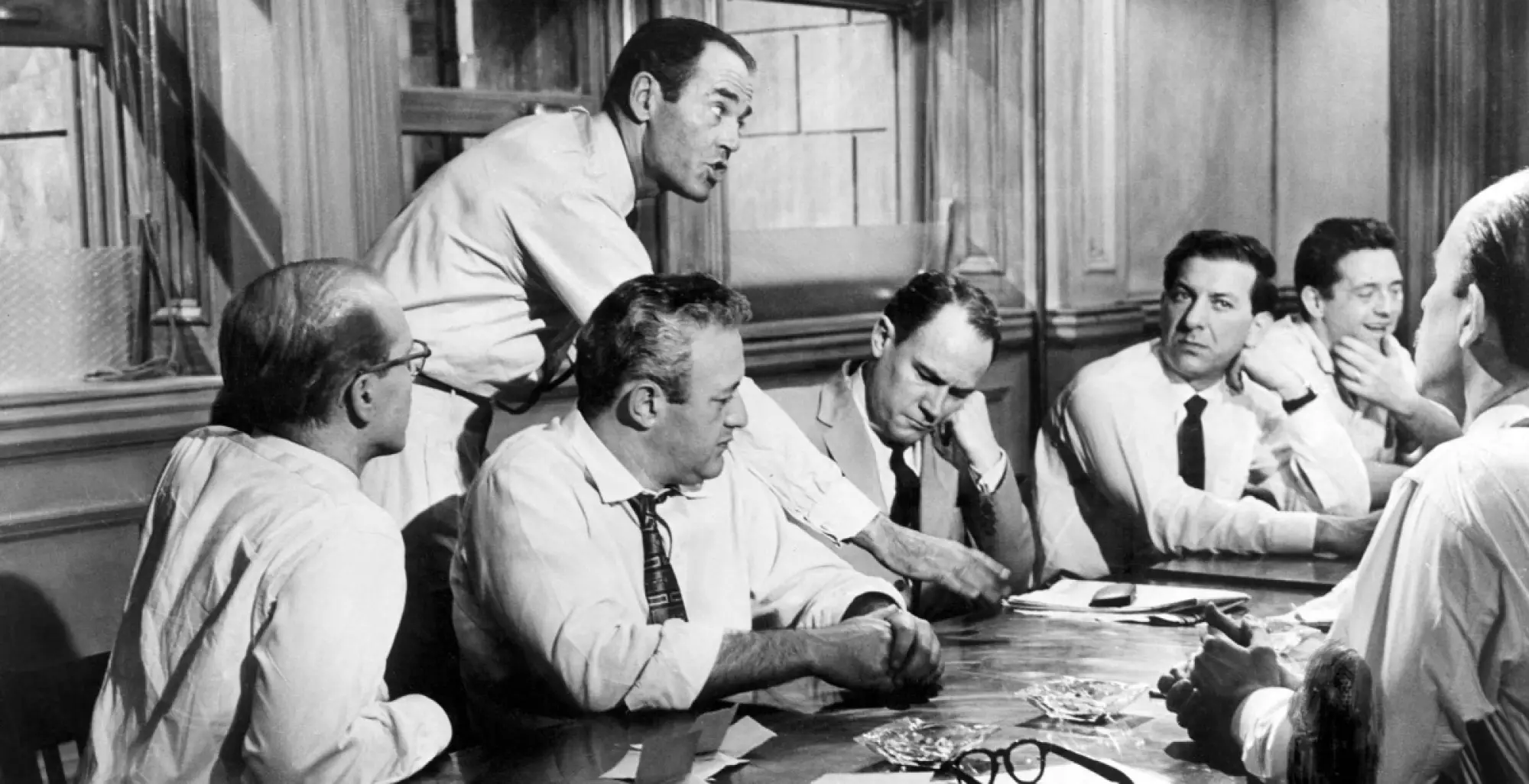 Jurors deliberate in '12 Angry Men'