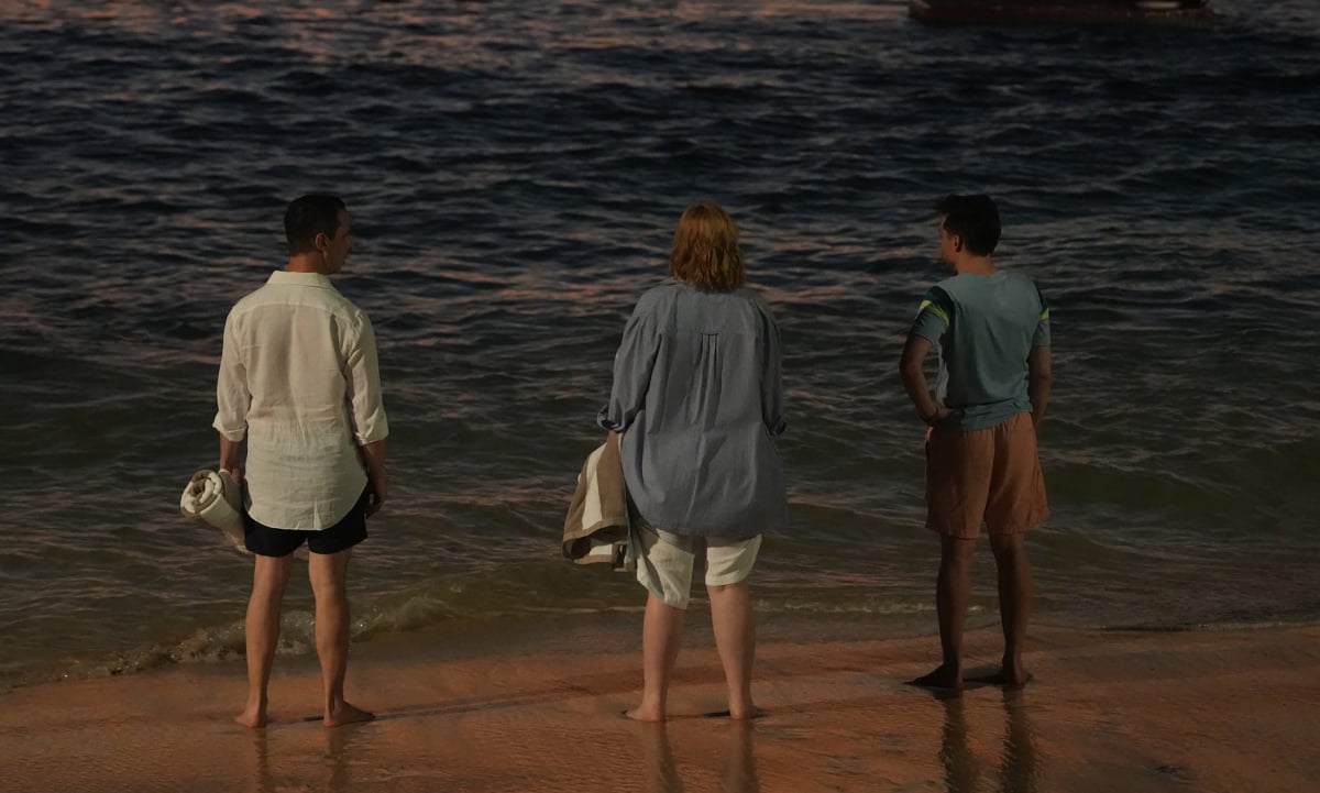 Kendall (Jeremy Strong), Shiv (Sarah Snook), and Roman (Kieran Culkin) stand on the beach, looking at the ocean in the 'Succession' series finale