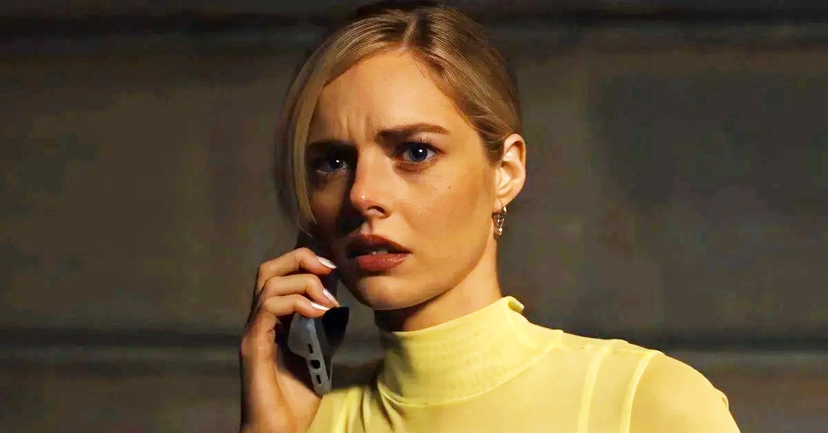 Samara Weaving as Laura Crane on a phone in Scream VI