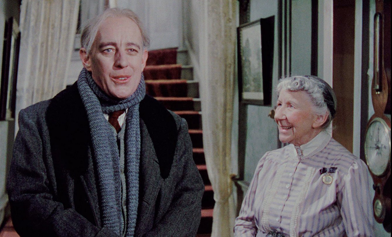 Alec Guinness and Katie Johnson in The Ladykillers (Ealing Studios)