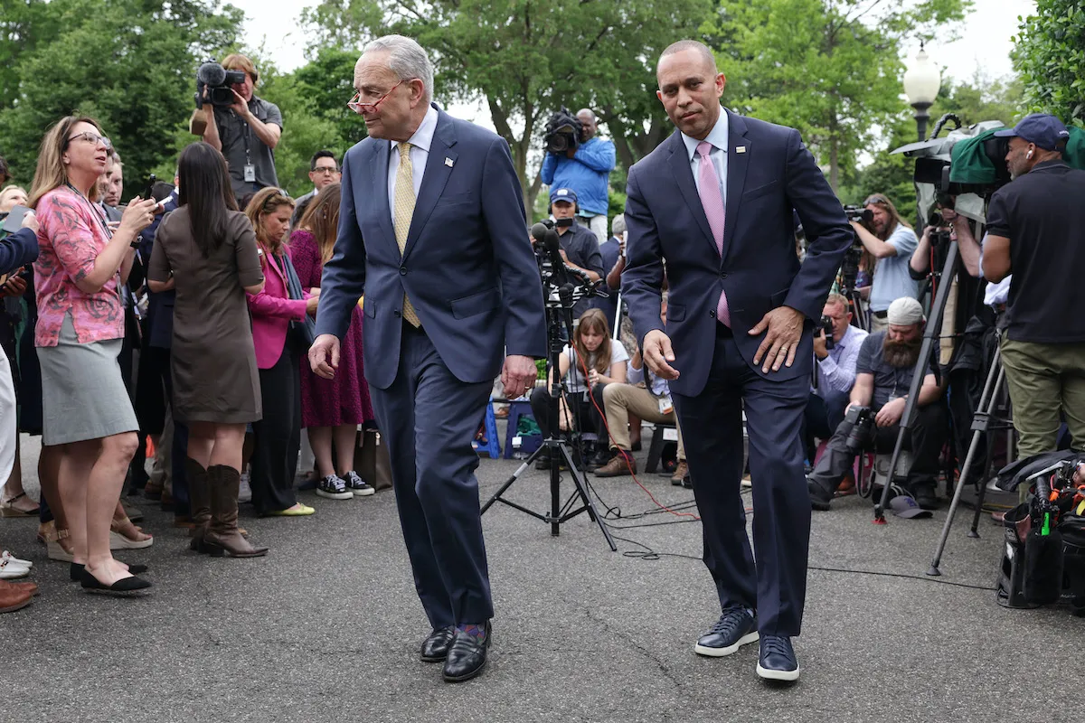 Who Cares What Shoes People Are Wearing in the White House?? | The 