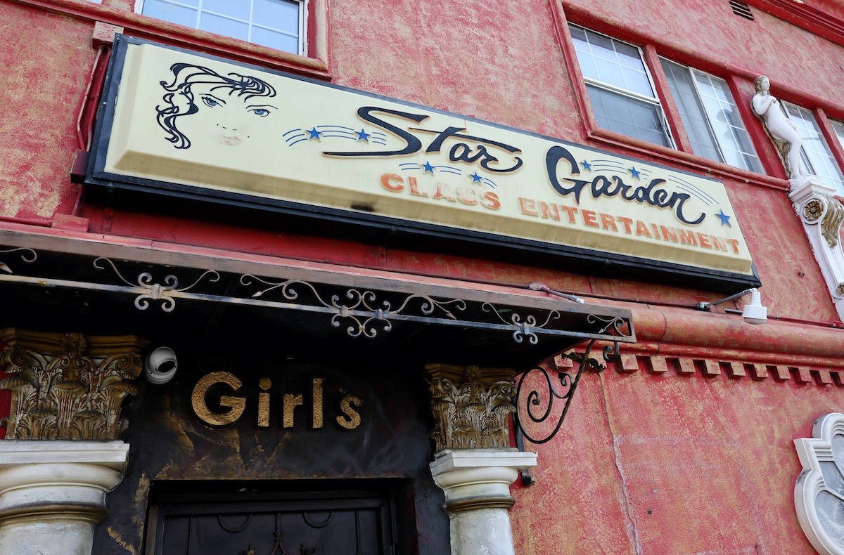 The front of the Star Garden Topless Dive Bar.