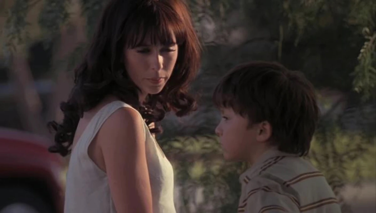 Jennifer Love Hewitt in Ghost Whisperer.