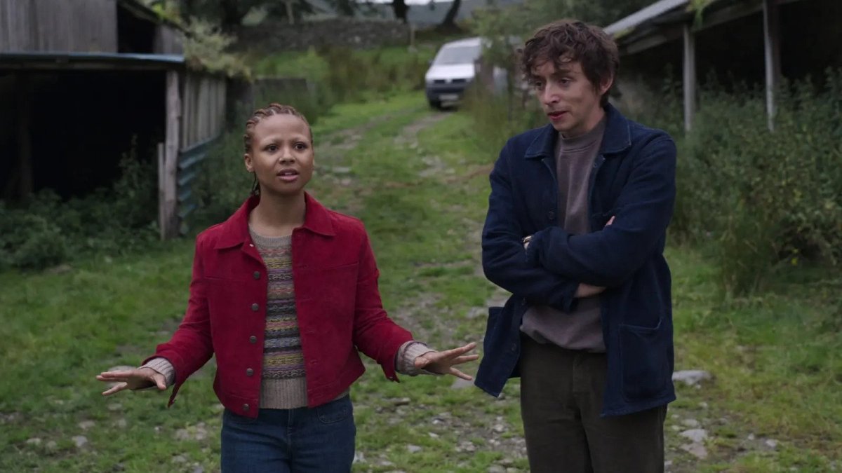 Pia and Davis standing outside in Black Mirror season 6 episode 2