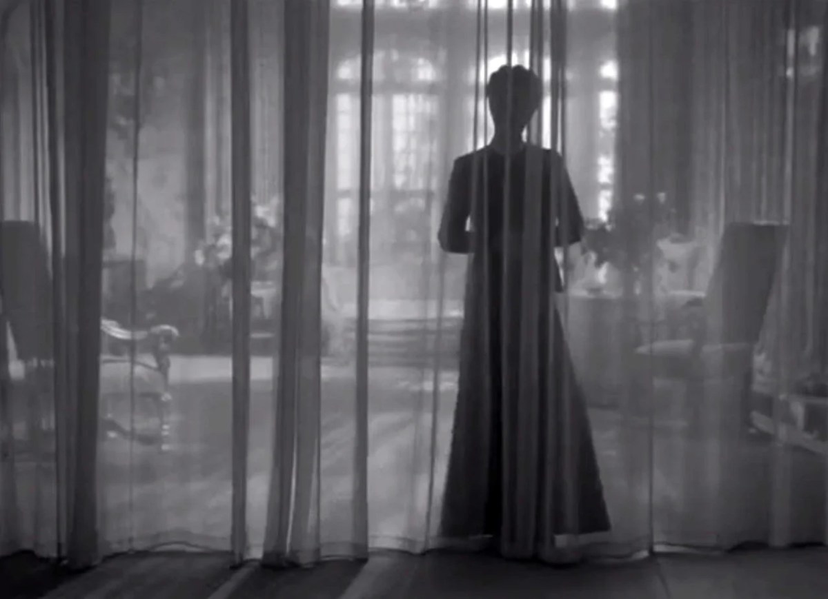 A ghost behind a curtain in "Rebecca"!