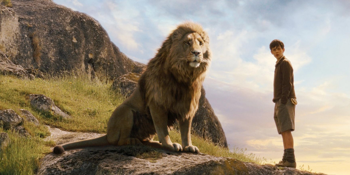 Aslan and Edmund Pevensie (Skandar Keynes) in The Chronicles of Narnia: The Lion, the Witch, and the Wardrobe