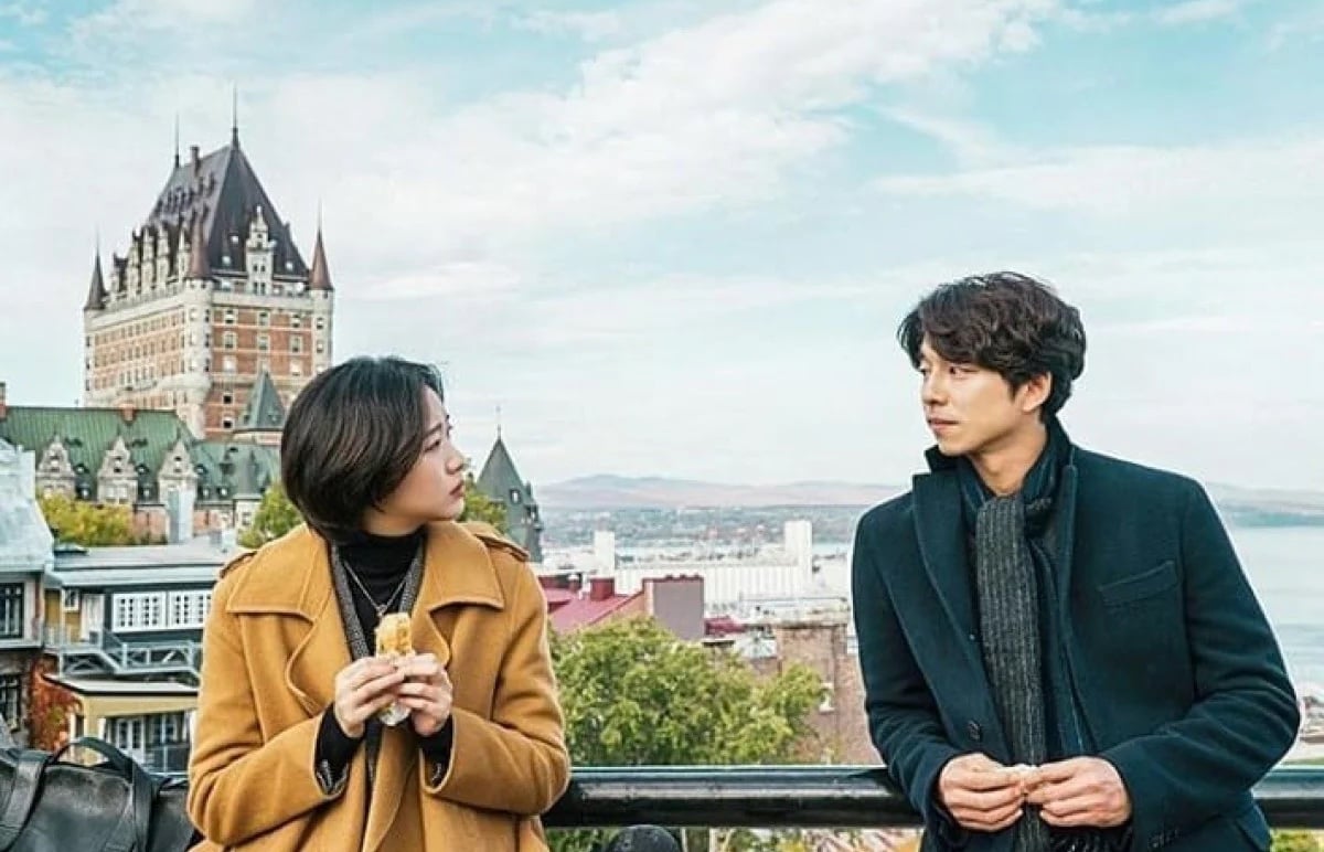 The Goblin and the Goblin's Bridge, played by Kim Go-eun and Gong Yoo, during a scene in Guardian: The Lonely and Great God