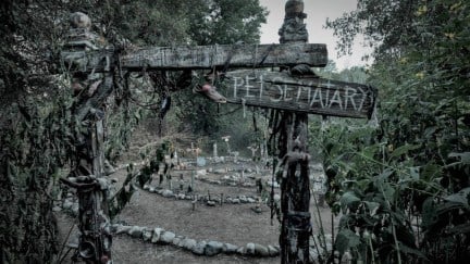 The Pet Sematary sign and graveyard from 'Pet Sematary: Bloodlines'