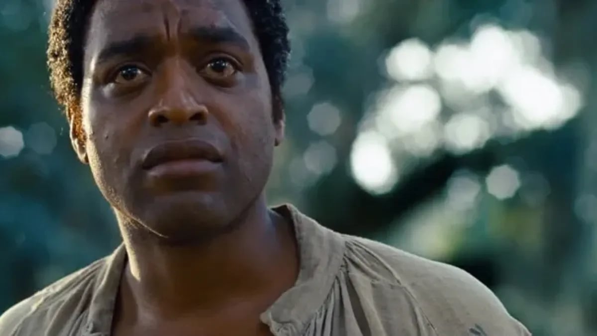 Solomon Northup looking pained at something in the distance in "12 years a slave"