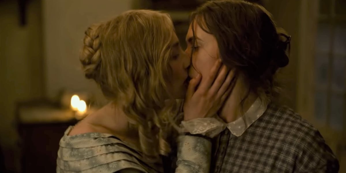 Kate Winslet passionately kisses Saoirse Ronan in "Ammonite"