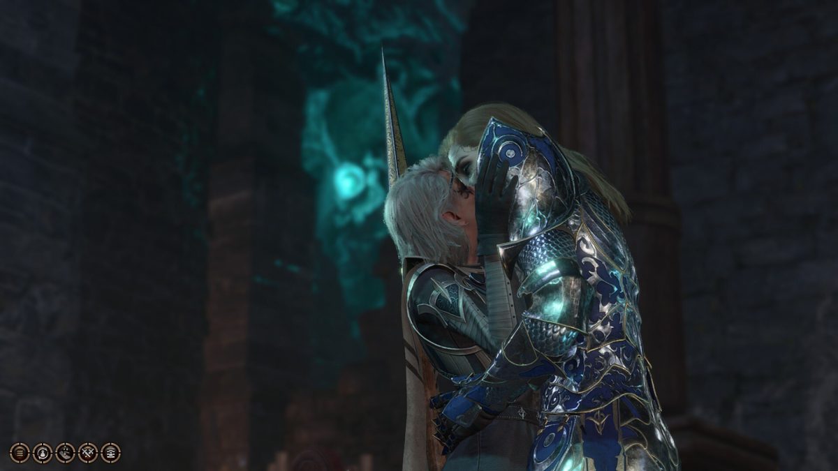 Aylin and Isobel are reunited and kiss.