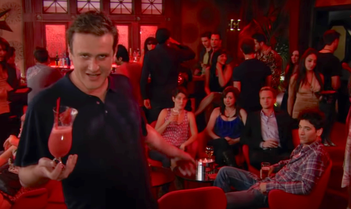 Marshall (Jason Segel) drunkenly shows off a daiquiri while his friends look on in an episode of 'How I Met Your Mother'