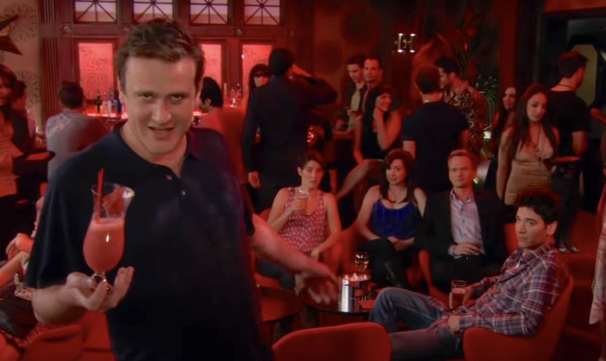 Marshall (Jason Segel) drunkenly shows off a daiquiri while his friends look on in an episode of 'How I Met Your Mother'