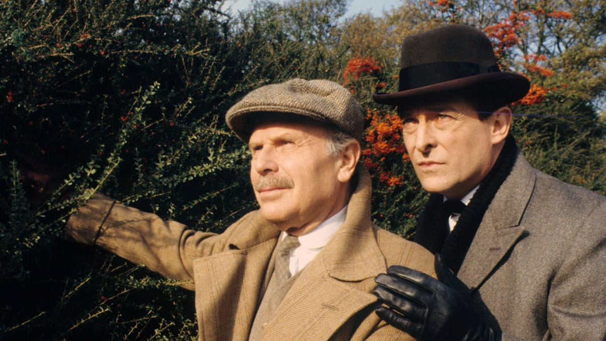 Sherlock Holmes (Jeremy Brett) peers from behind Holmes (David Burke) in 'The Adventures of Sherlock Holmes' TV series