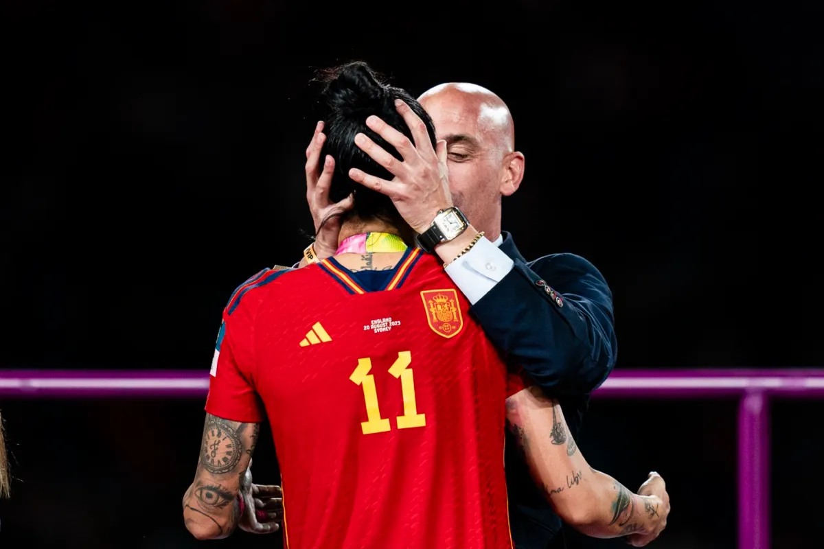 President of the Royal Spanish Football Federation Luis Rubiales (R) kisses Jennifer Hermoso of Spain (L) during the medal ceremony of FIFA Women's World Cup