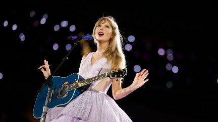 INGLEWOOD, CALIFORNIA - AUGUST 03: EDITORIAL USE ONLY. Taylor Swift performs onstage during 