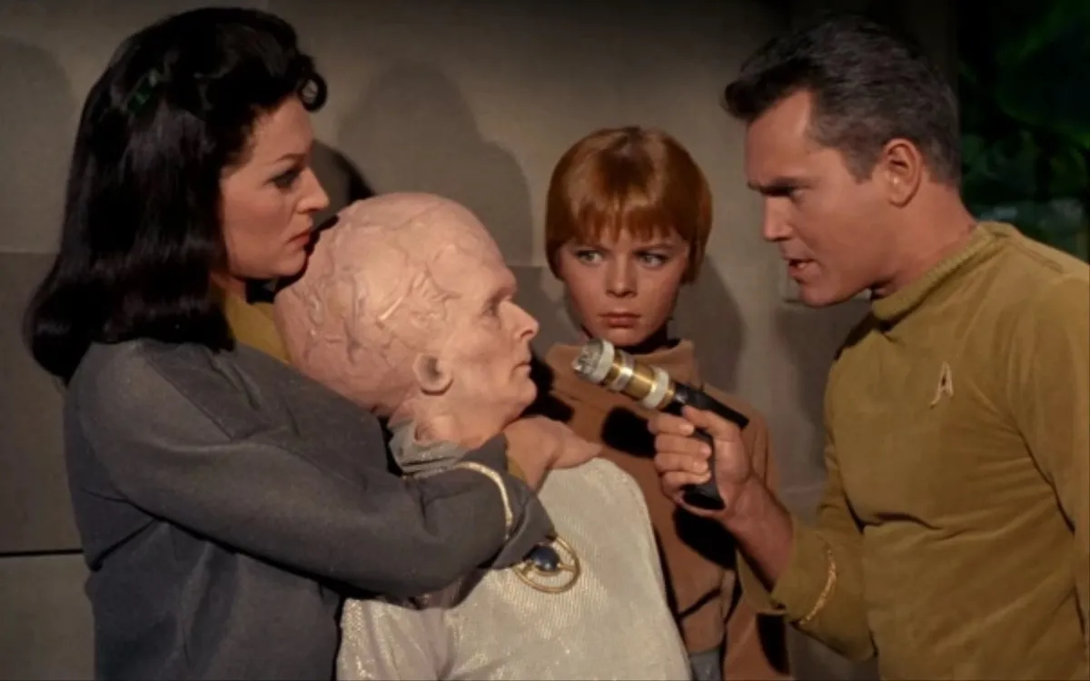 Jeffrey Hunter as Captain Christopher Pike, Majel Barrett-Roddenberry as Number One, Laurel Goodwin – Yeoman J. M. Colt, and unknown Talosian actor in 'Star Trek: The Original Series' 