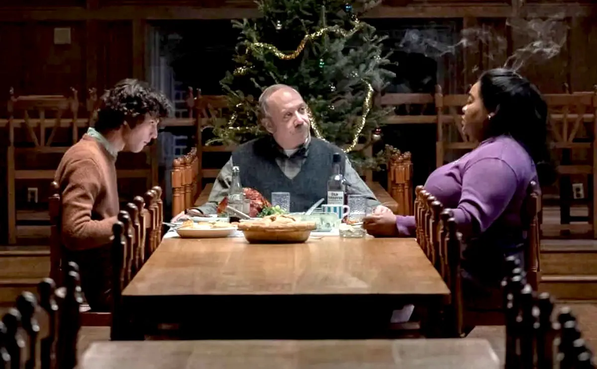 Paul Giamatti, Da'Vine Joy Randolph, and Dominic Sessa in 'The Holdovers' eating.