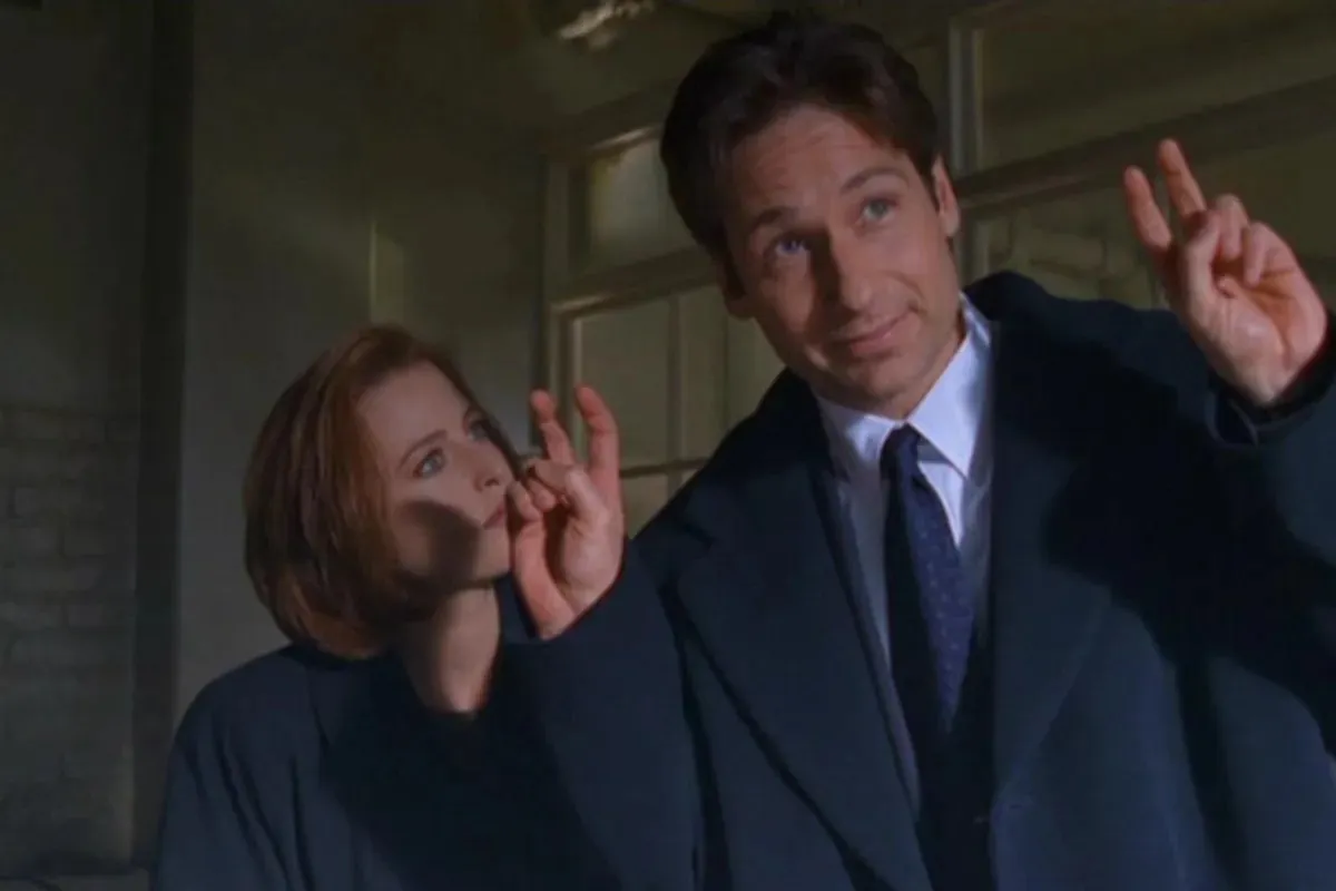Mulder and Scully with playful looks in "The X-files"
