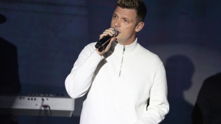 Nick Carter, singing into a microphone.