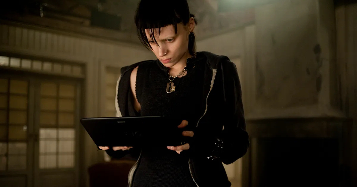 Rooney Mara as Lisbeth hacking on a device