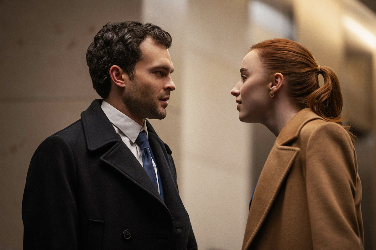 Fair Play. (L to R) Alden Ehrenreich as Luke and Phoebe Dynevor as Emily in Fair Play. Cr. Sergej Radovic / Courtesy of Netflix
