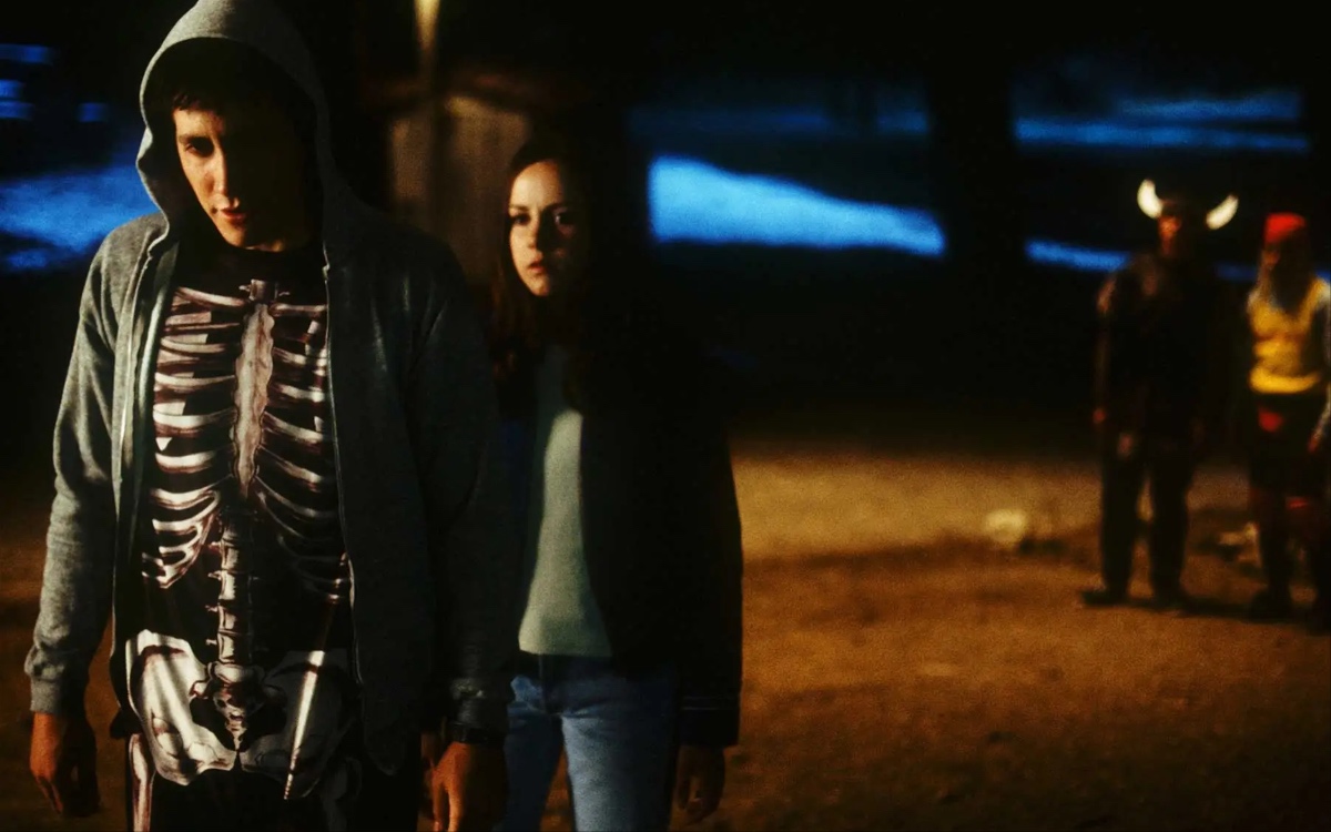 Jake Gyllenhaal as Donnie Darko and Jena Malone as Gretchen Ross