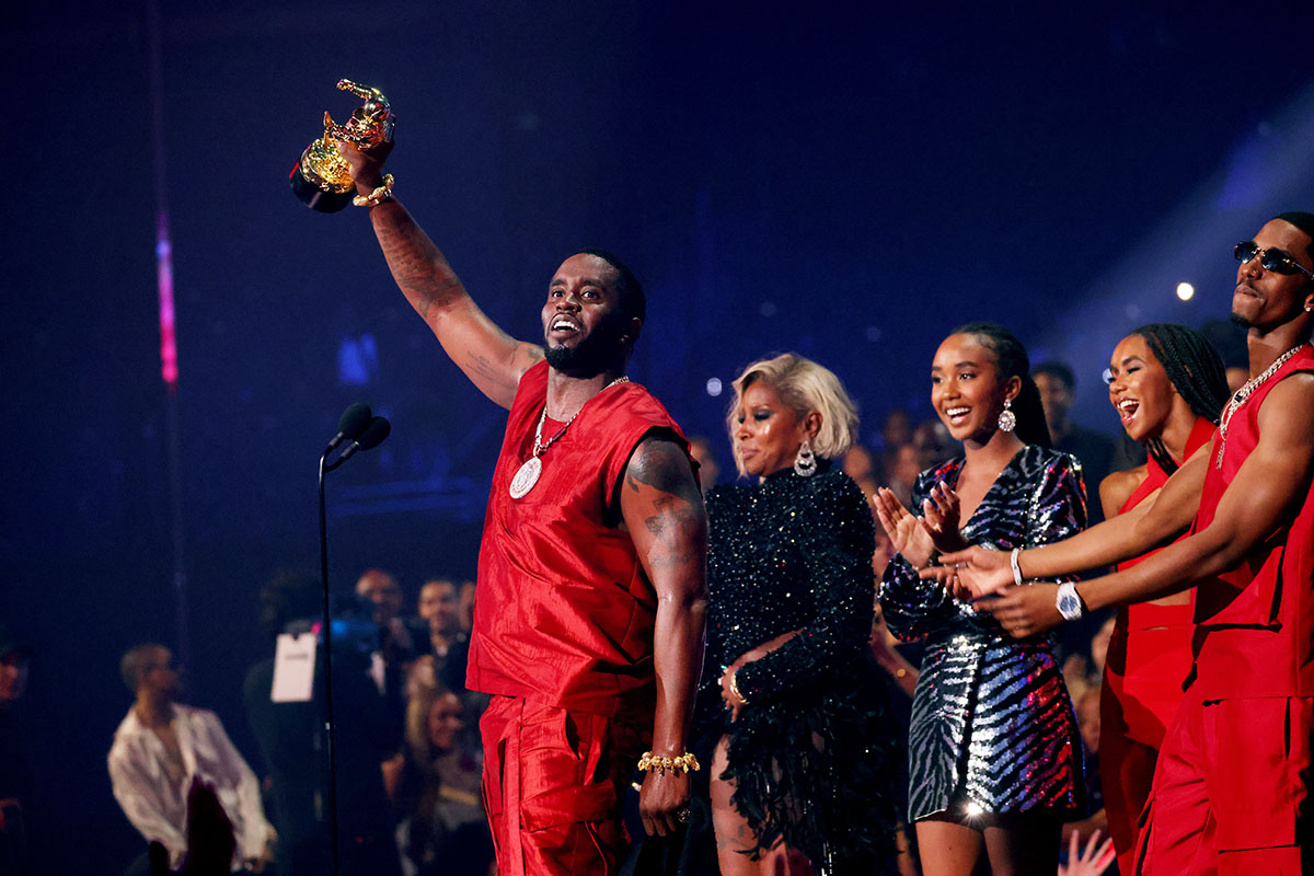 NEWARK, NEW JERSEY - SEPTEMBER 12: Diddy (L) accepts the Global Icon Award onstage presented by (from L) Mary J. Blige, Chance Combs and King Combs during the 2023 MTV Video Music Awards at Prudential Center on September 12, 2023 in Newark, New Jersey. (Photo by Mike Coppola/Getty Images for MTV)