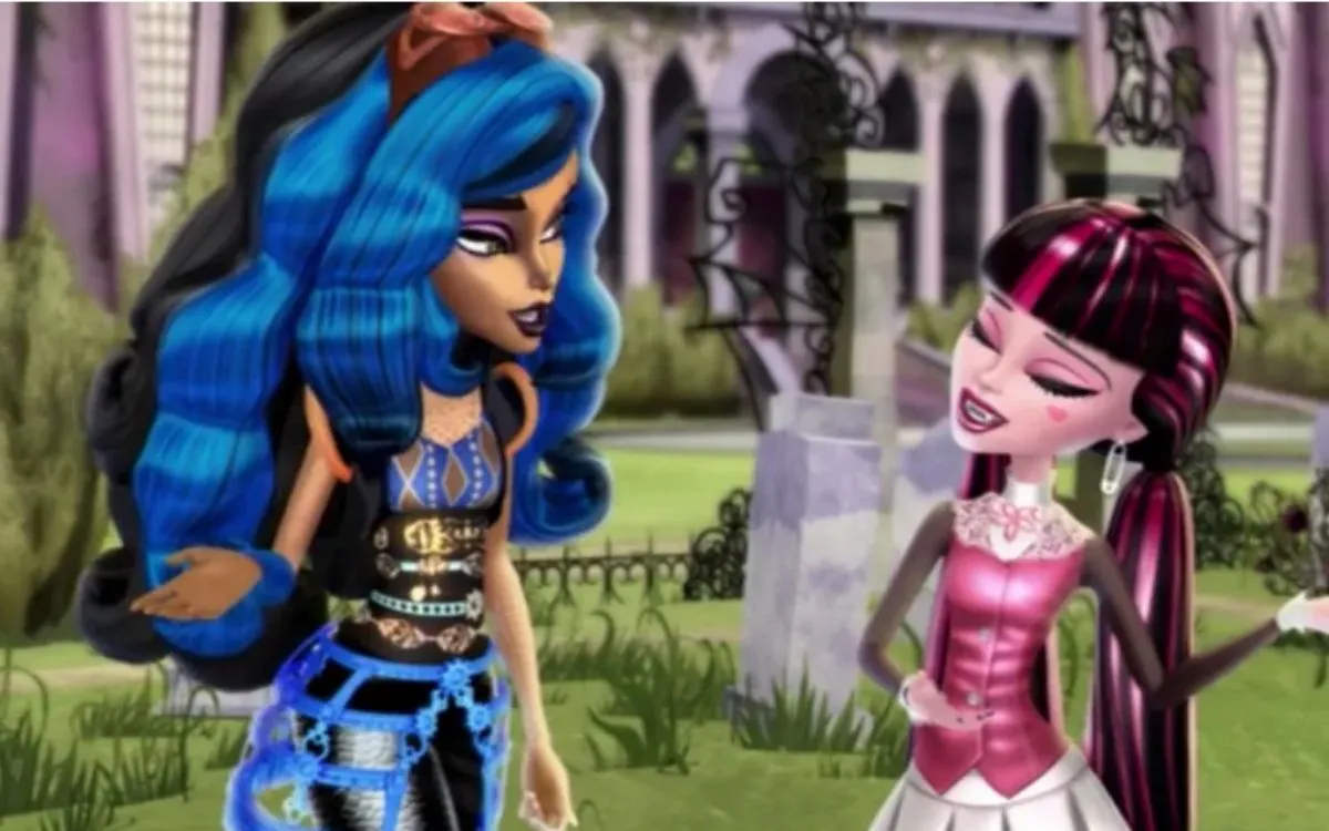 Monster High: Freaky Fusions; Robecca and Draculaura talk outside the school.