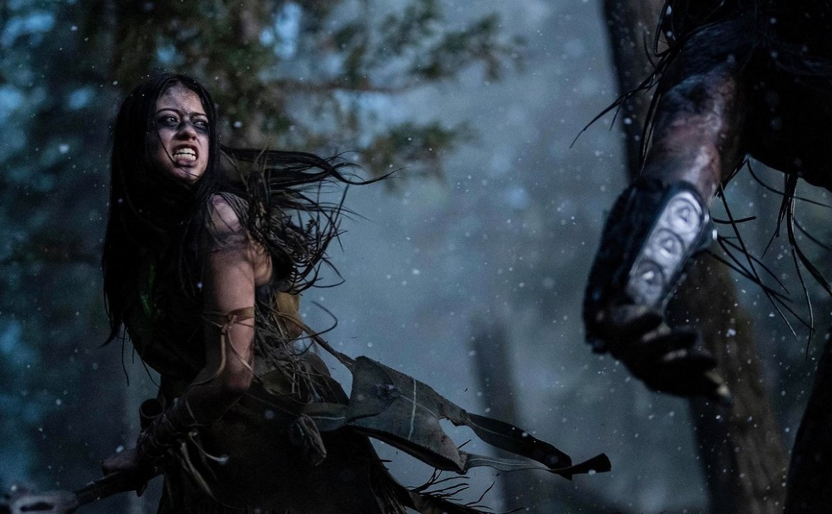 Amber Midthunder as Naru in Prey (Hulu)