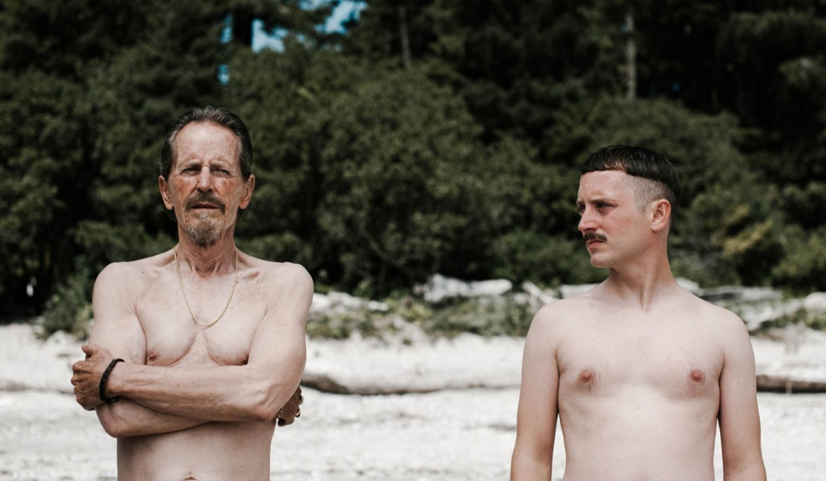 Shirtless Elijah Wood and Stephen McHattie in Come to Daddy