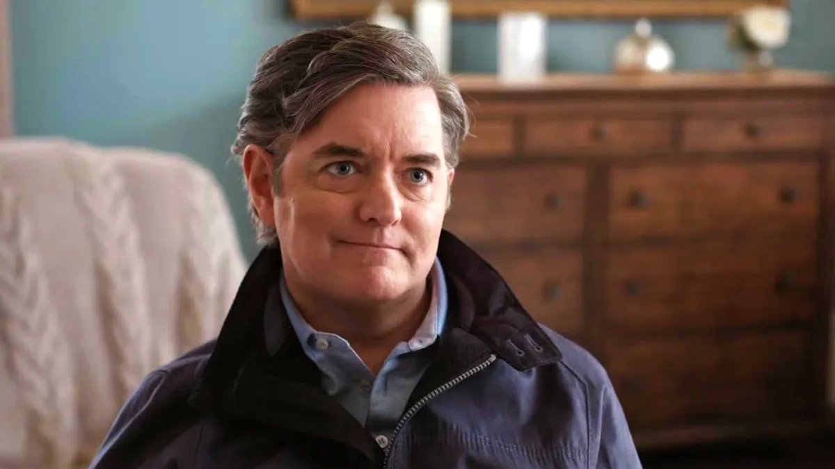 Timothy Omundson as Chief Charlton Lassiter in Psyche 2
