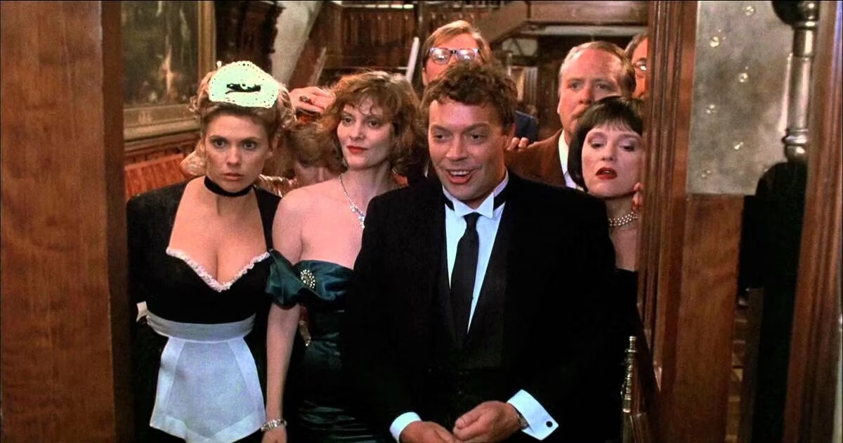 The cast of "Clue" good-naturedly peering into a room