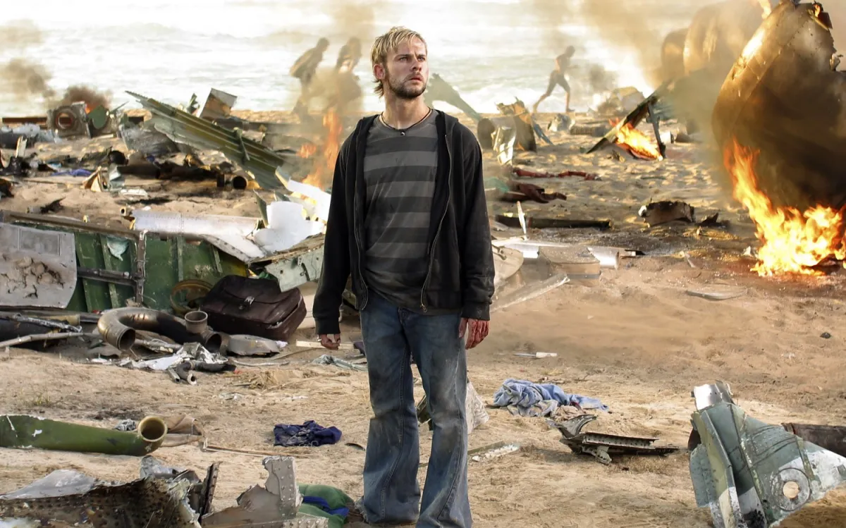 Charlie Pace (Dominic Monaghan) standing amongst the plane wreckage in 'Lost'.
