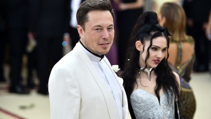 Elon Musk and Grimes enter the Met Gala