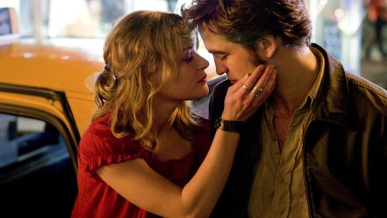 Robert Pattinson and Emilie de Ravin in Remember Me looking like they're going to kiss