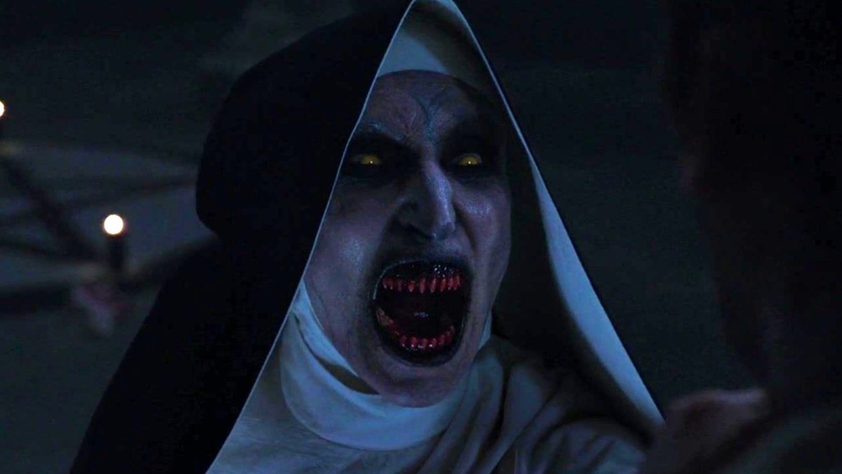 The Nun screams with her scary demon face in 'The Nun'.