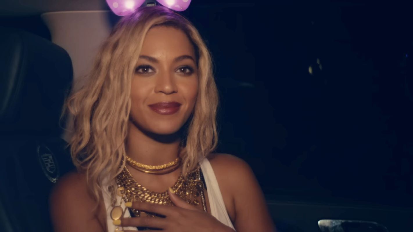 Beyoncé smiling in 'XO.' 
