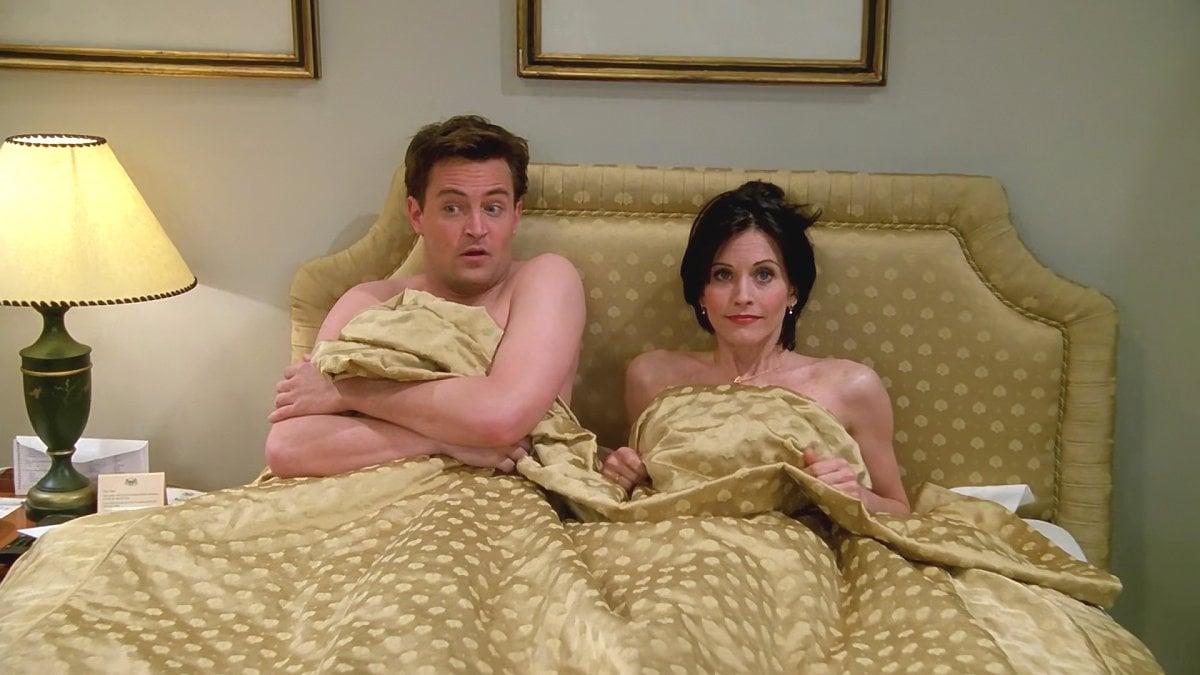 Matthew Perry and Courteney Cox in Friends "The One With Ross's Wedding" (NBC)