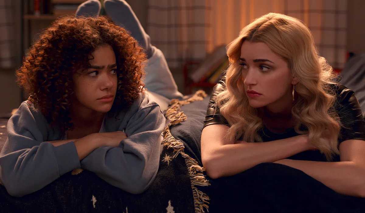 Brianna Howey as Georgia Miller and Antonia Gentry as Ginny Miller in Netflix's Ginny & Georgia